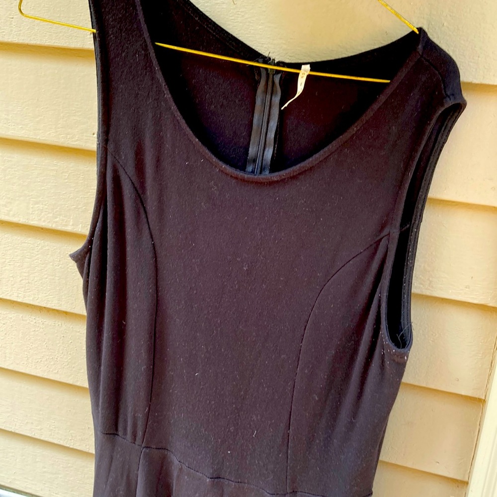 Black sleeveless dress.